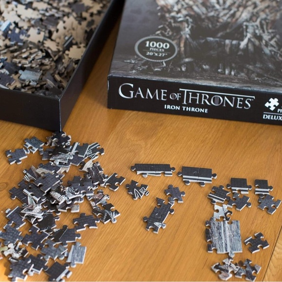 Game of Thrones Iron Throne Puzzle - 1000 Pieces - Picture 4 of 16